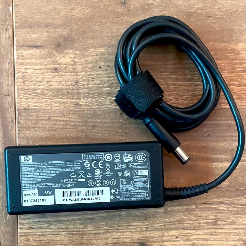 HP 65w charger for most HP Pavilion, HP ProBook, HP EliteBook, and HP Envy